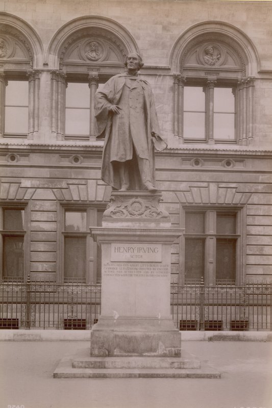 Statue av Henry Irving av English Photographer