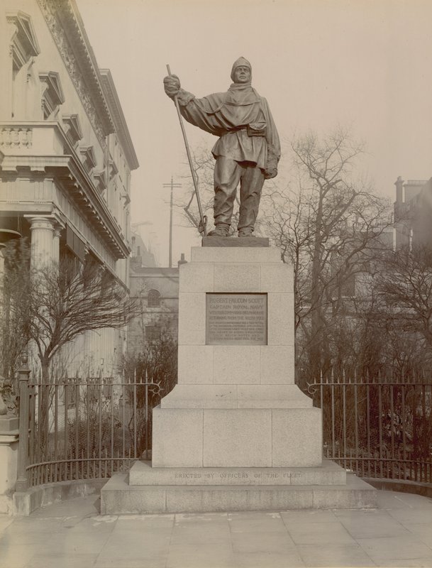 Statue av Robert Falcon Scott av English Photographer