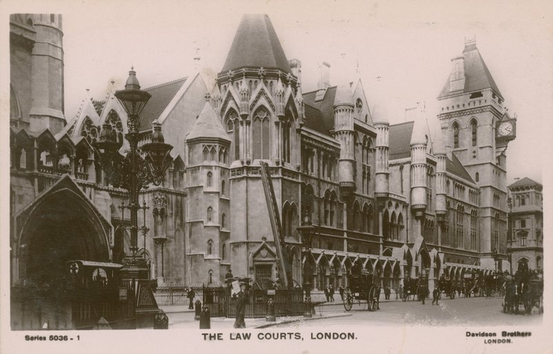 The Law Courts, London av English Photographer