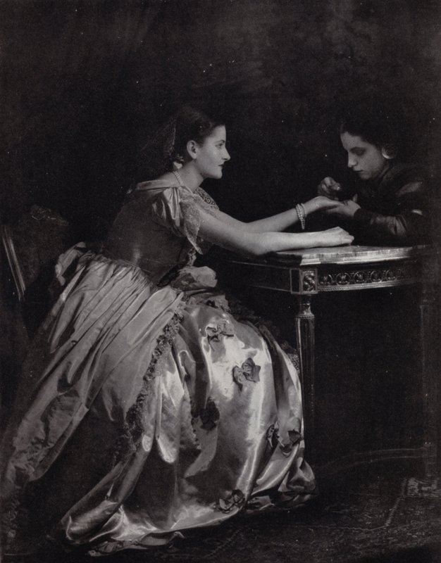 The Palmist (s/hvitt bilde) av English Photographer
