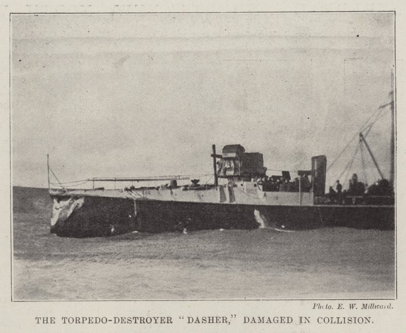 Torpedo-Destroyer Dasher, skadet i kollisjon av English Photographer