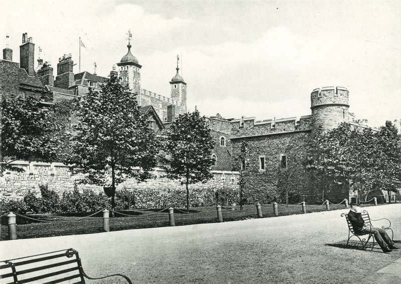 Tower of London fra Wharf av English Photographer