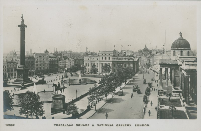 Trafalgar Square og National Gallery, London av English Photographer