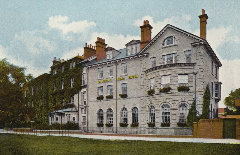 University Arms Hotel, Cambridge av English Photographer