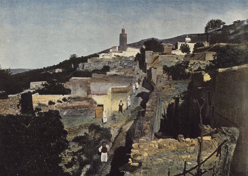 Den arabiske landsbyen Sidi-Bou-Medin, nær Tlemcen av European Photographer
