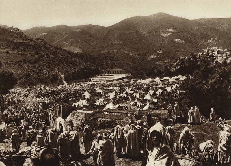 Moulay-Idris, pilgrimsleir (s/hvitt bilde) av European Photographer