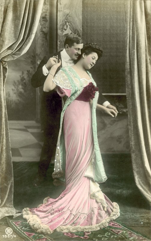Mann gjør fremskritt på fasjonable dame av French Photographer