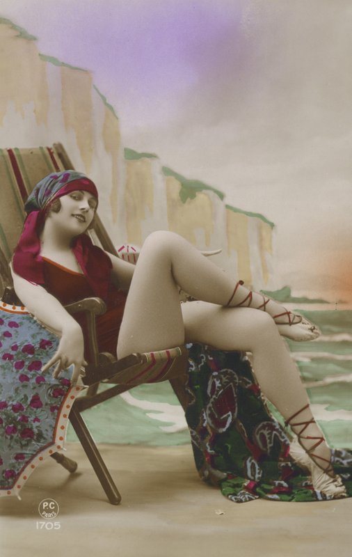Jente i en fluktstol (fargebilde) av French Photographer