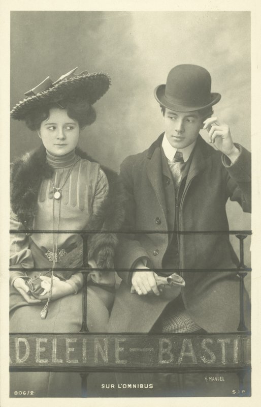 På bussen (s/hvitt bilde) av French Photographer