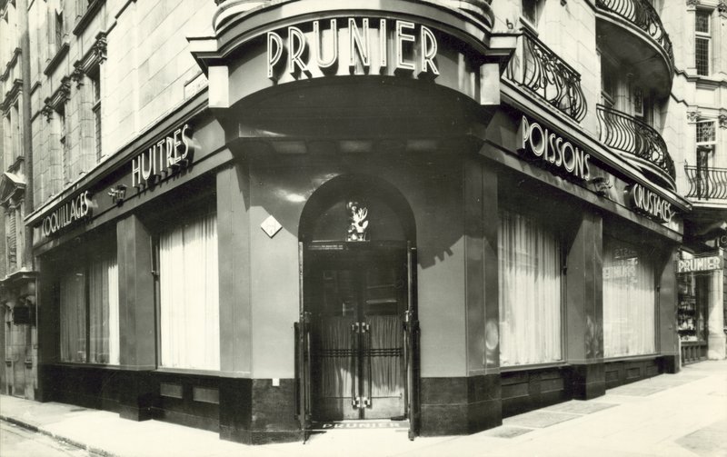 Prunier Restaurant (s/hvitt bilde) av French Photographer