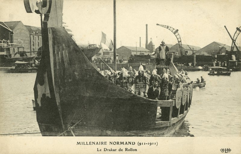 Replika av vikingskip (s/hvitt bilde) av French Photographer