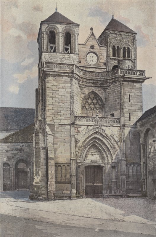 Souvigny, kirke, fasade O av French Photographer