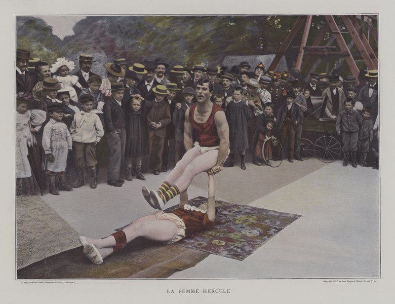 Den kvinnelige Hercules (fargebilde) av French Photographer