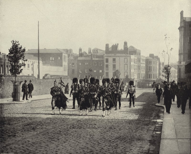 The Scots Guards, Dublin (s/hvitt bilde) av Irish Photographer
