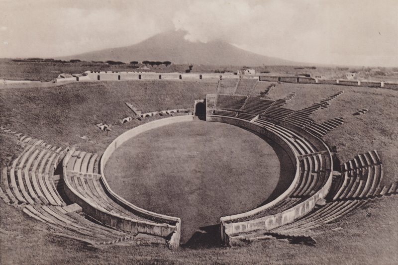 Anfiteatro, The Amphitheatre (s/hvitt bilde) av Italian Photographer