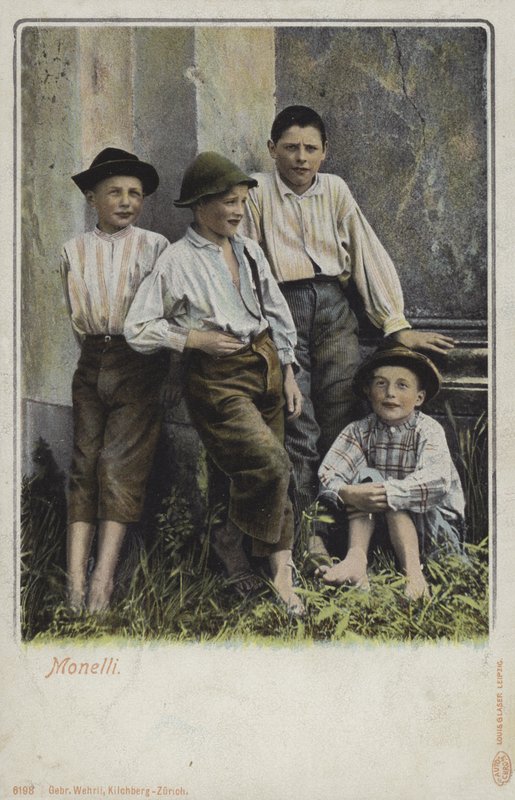 Italienske gatekråkeboller (fargebilde) av Italian Photographer