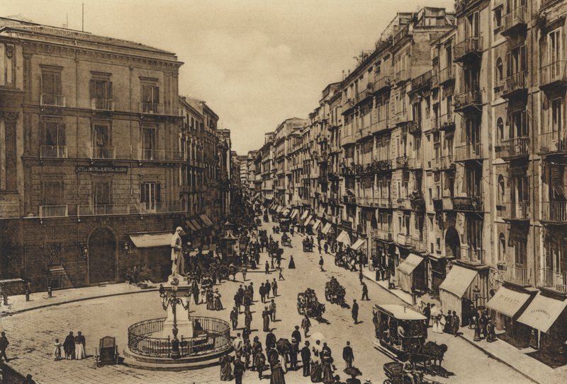 Napoli: Via Roma Gia' Toledo (s/hvitt bilde) av Italian Photographer