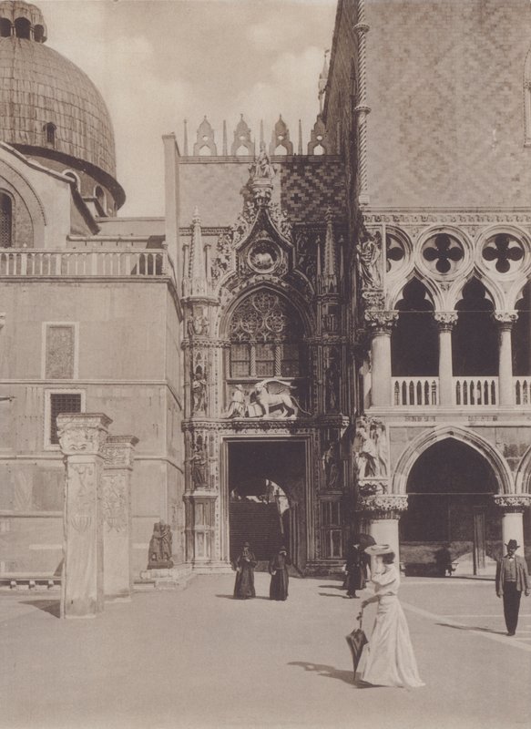 Kortdør (s/hvitt bilde) av Italian Photographer