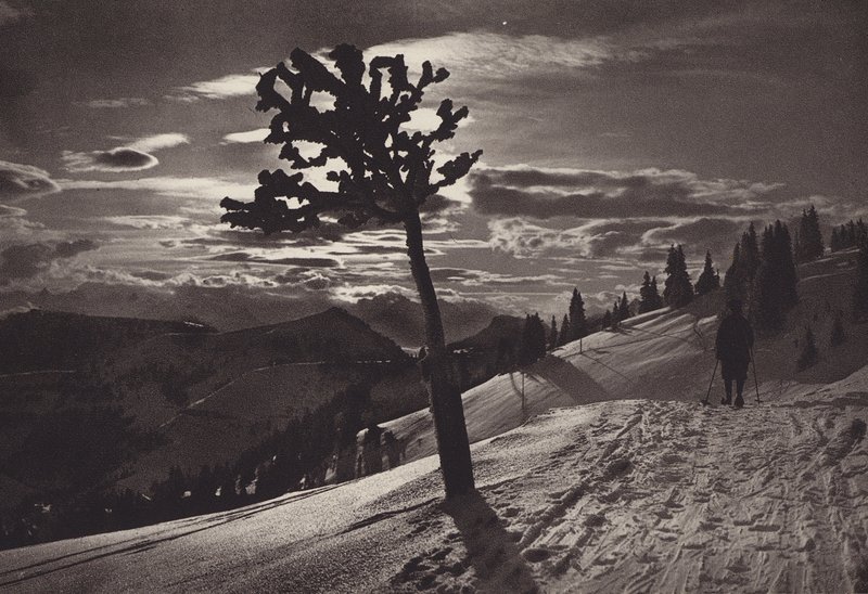 Rigi Kaltbad, månelys natt om vinteren (s/hvitt bilde) av Jean Gaberell