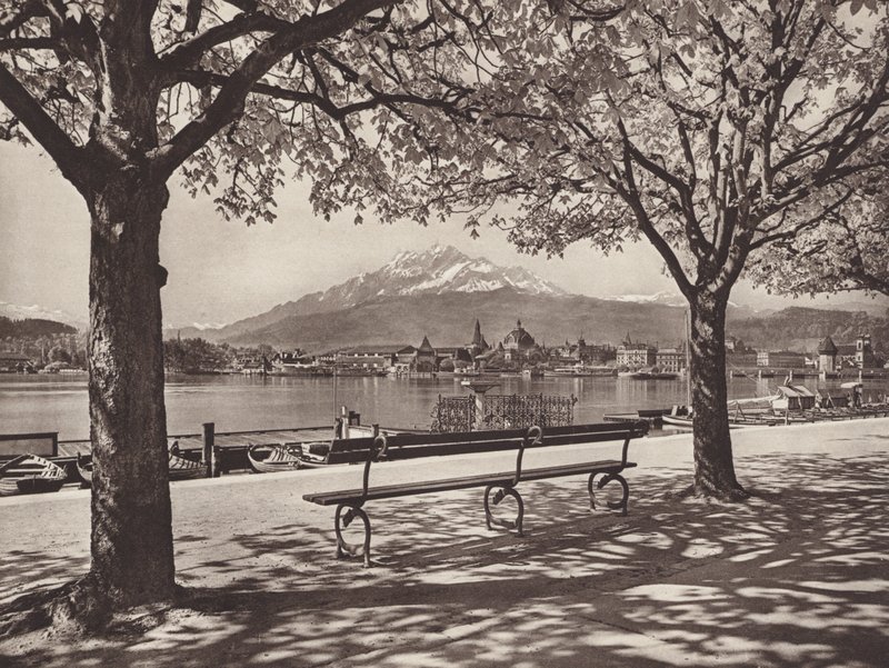 Sveits: Luzern, med Pilatus-fjellet (s/hvitt-bilde) av Jean Gaberell