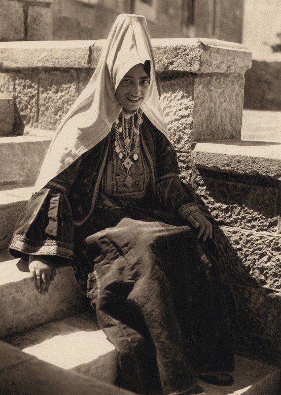Betlehem, gift kvinne fra Betlehem (s/hvitt bilde) av Karl Grober