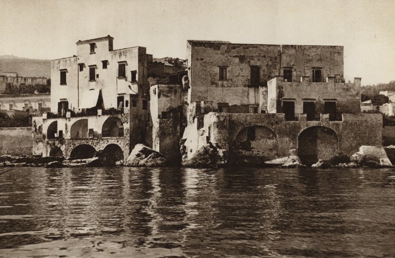 Italia: I Ischia Ponte (s/hvitt bilde) av Kurt Hielscher