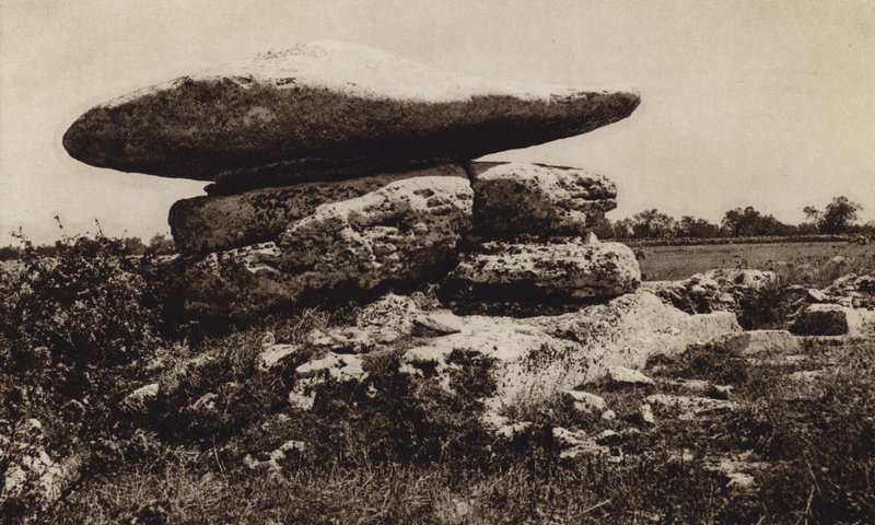 Italia: Minervino di Lecce, Dolmen (s/h-bilde) av Kurt Hielscher