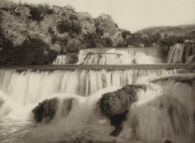 Jugoslavia: Krka Falls (s/hvitt bilde) av Kurt Hielscher