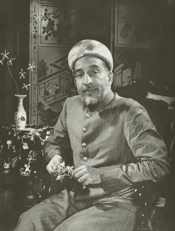 A Mamujee, Esq (s/hvitt bilde) av Lionel Wendt