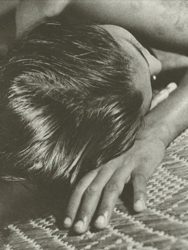 Siesta (s/hvitt bilde) av Lionel Wendt