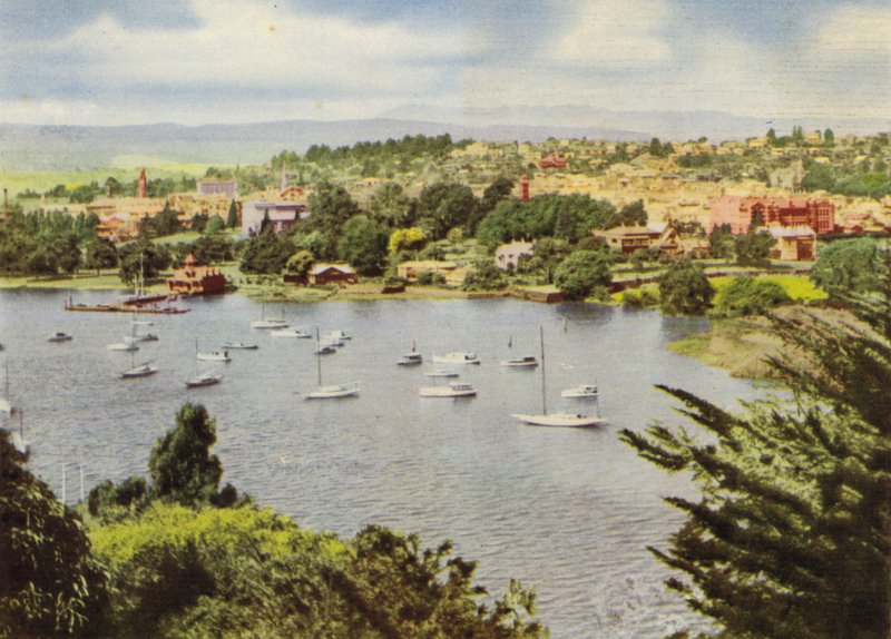 Tasmania: Med utsikt over Launceston (fargebilde) av Photographer Australian