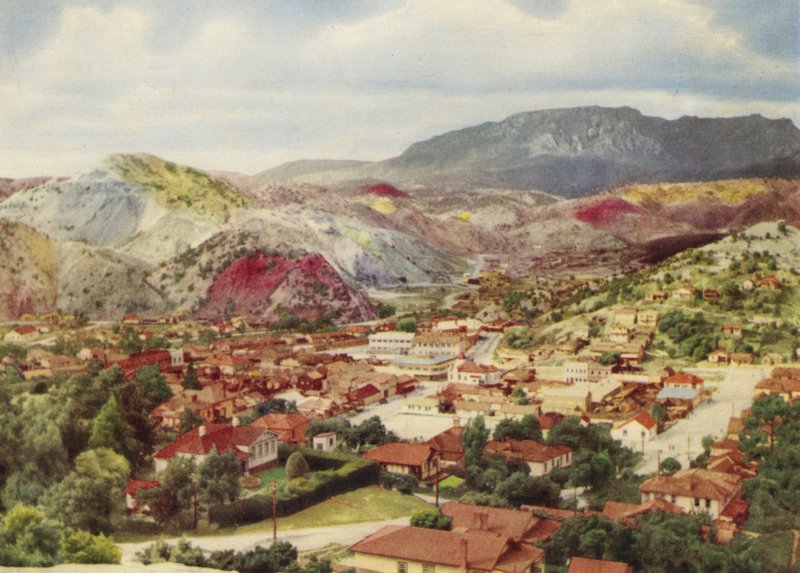 Tasmania: Queenstown (fargebilde) av Photographer Australian