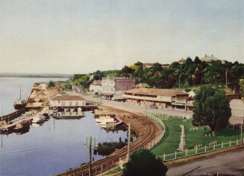 Tasmania: Strahan (fargebilde) av Photographer Australian