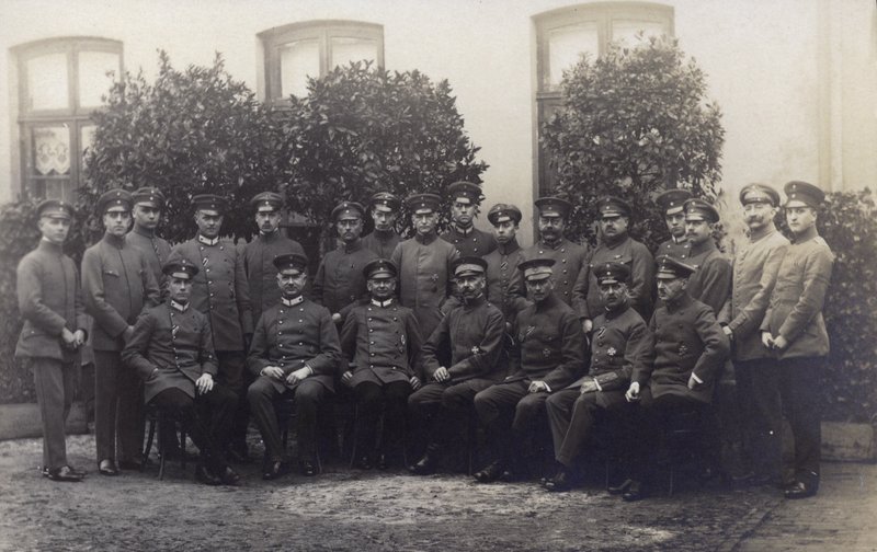 Gruppe av tyske hæroffiserer (s/hvitt bilde) av Photographer German