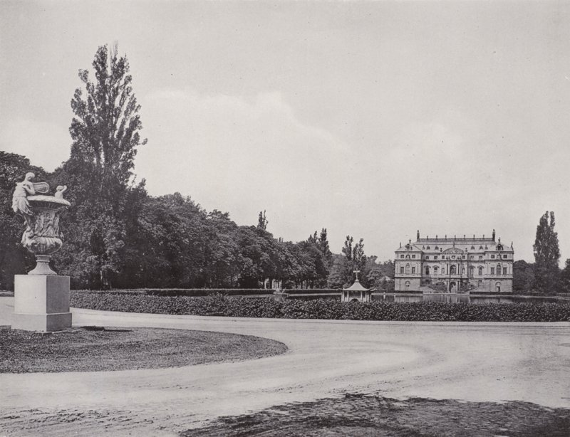 Palace in the Great Garden (s/hvitt bilde) av Photographer German