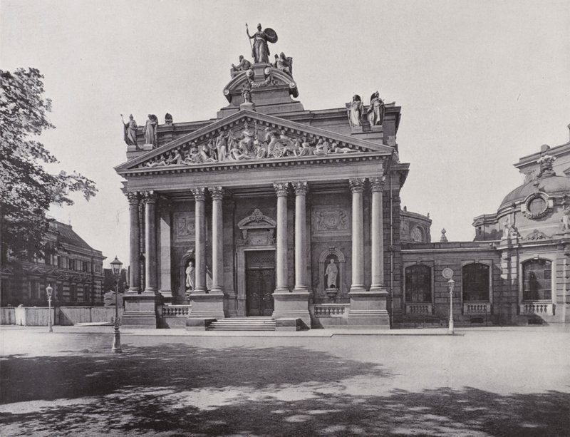 Kunstakademiets portal (s/hvitt bilde) av Photographer German