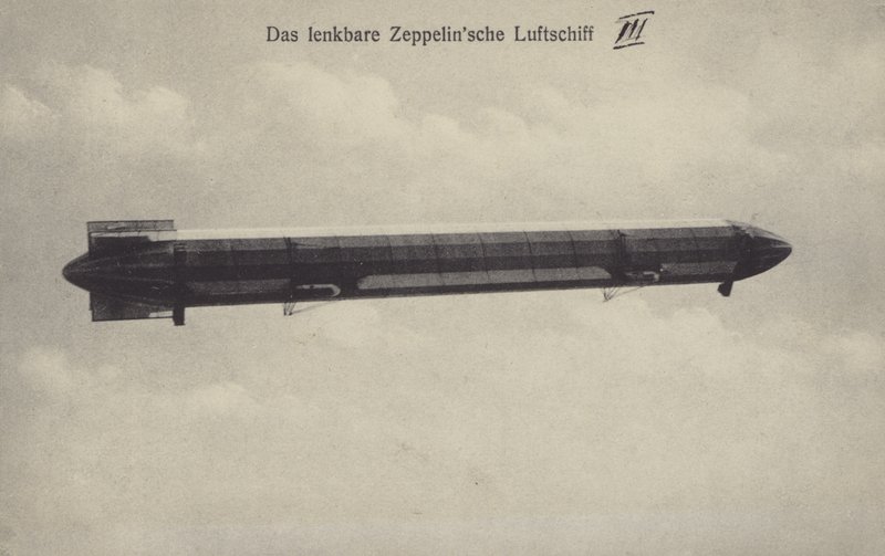Zeppelin LZ III under flyging (s/hvitt bilde) av Photographer German