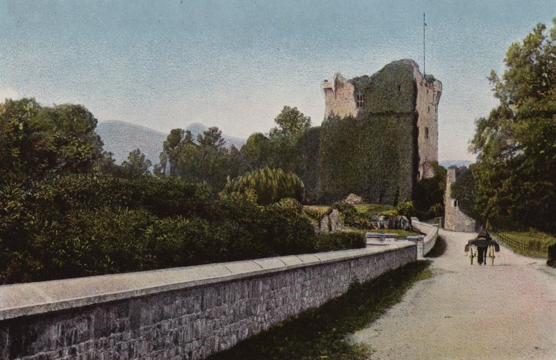 Sør-Irland: Ross Castle, Killarney (farget bilde) av Photographer Irish