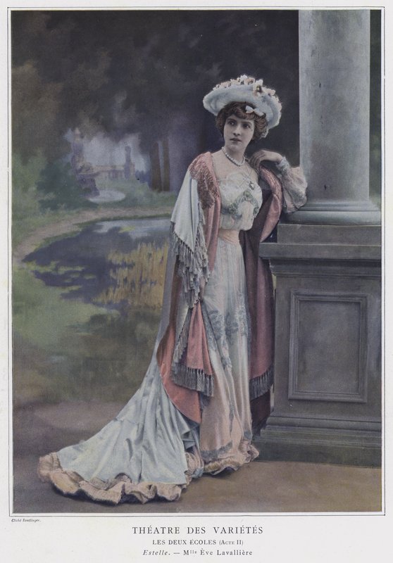 Eve Lavalliere som Estelle i Les Deux Ecoles (farget bilde) av Reutlinger Studio