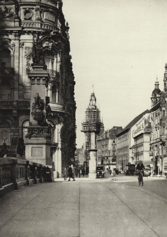 Berlin: Kaiser Wilhelm-broen (s/hvitt-bilde) av Sasha Stone
