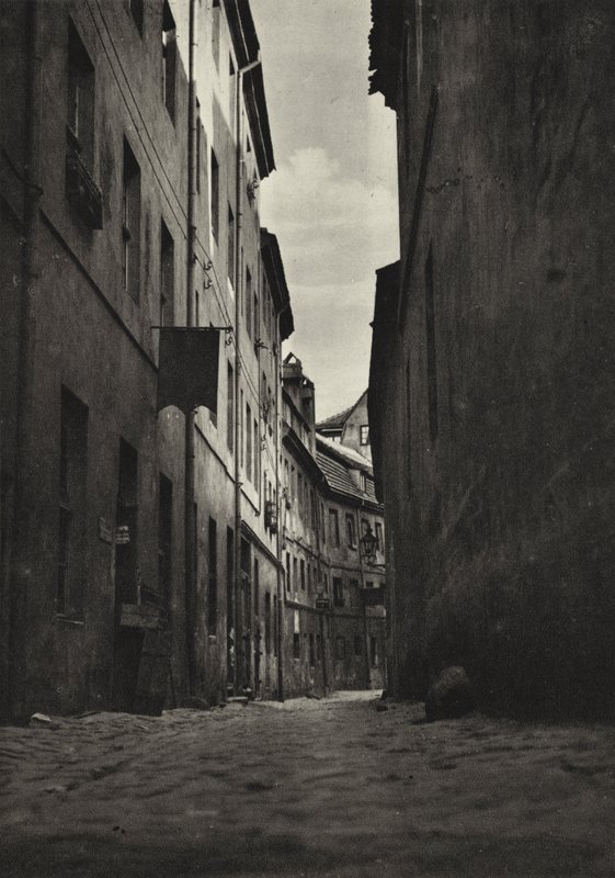 Berlin: Sphere (s/hvitt bilde) av Sasha Stone