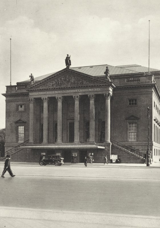 Berlin: Operahuset; Operahuset (s/hvitt bilde) av Sasha Stone