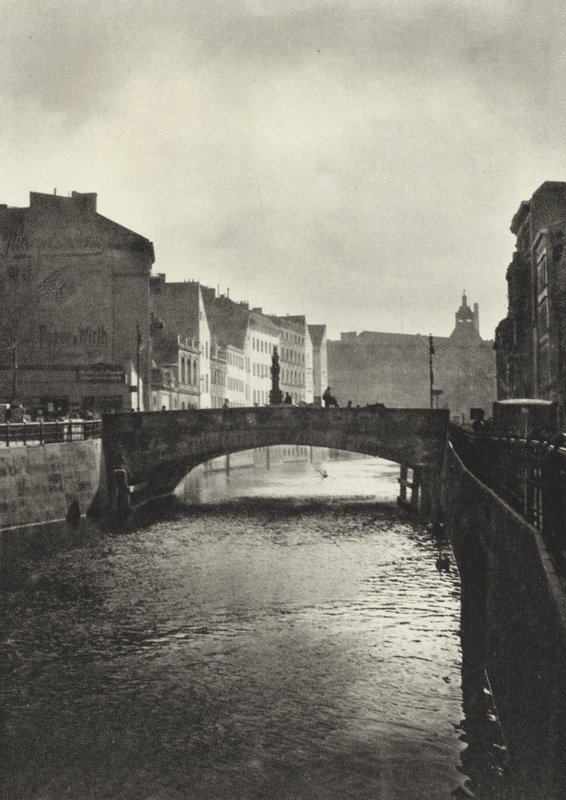 Berlin: Rossstrassen-Brucke (s/hvitt bilde) av Sasha Stone