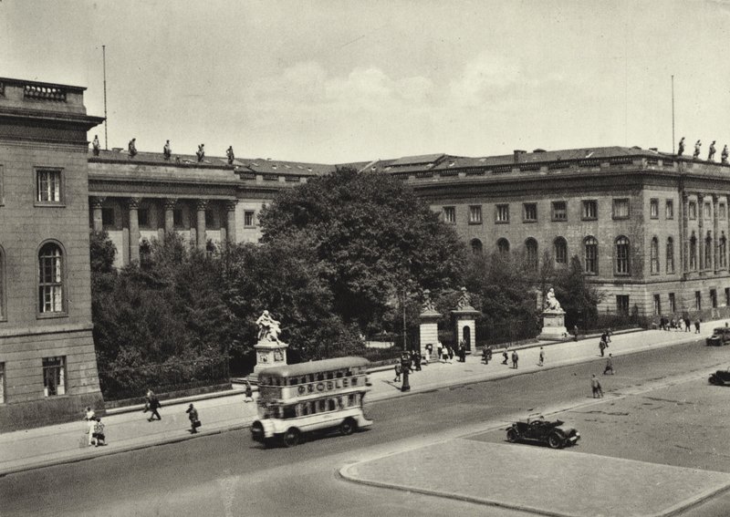 Berlin: Universitat; Universitetet (s/hvitt bilde) av Sasha Stone