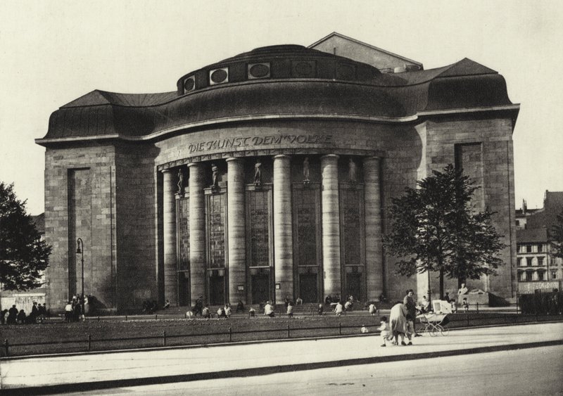 Berlin: Volksbuhne (s/hvitt bilde) av Sasha Stone